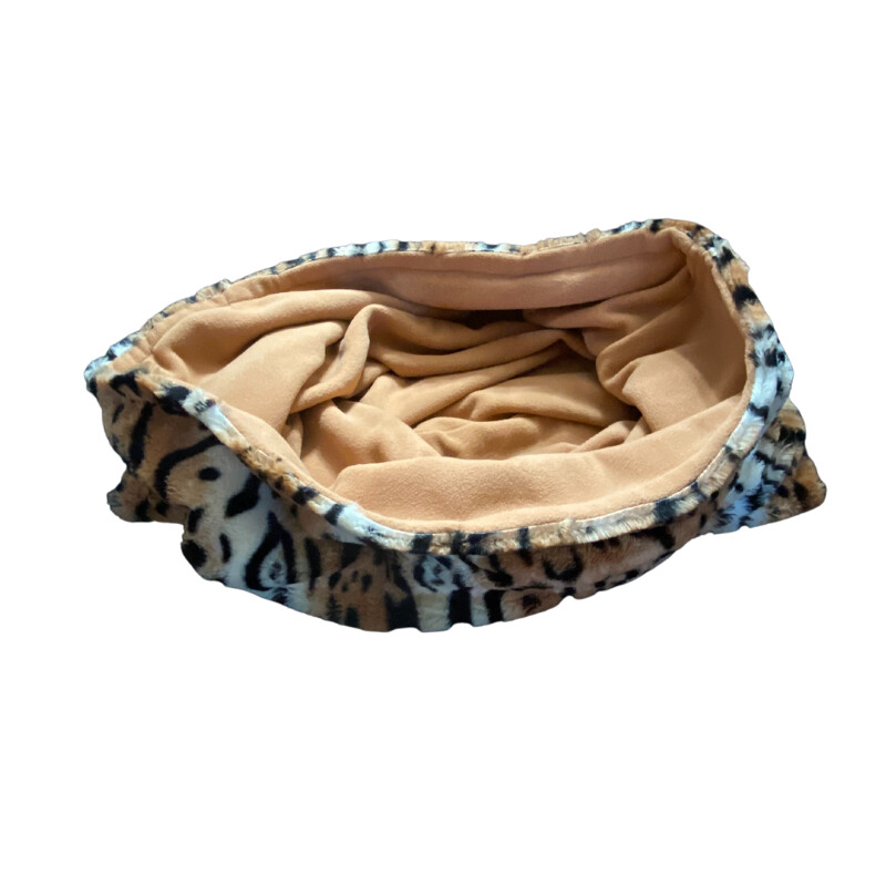 Luxury faux fur / Luxury fleece 
Jaguar w/ Sandstone  - reversible L28" x W27"