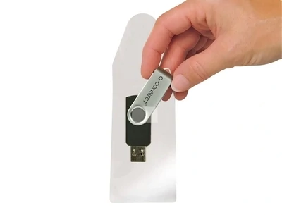 Funda autoadhesiva para memorias USB de Q-Connect