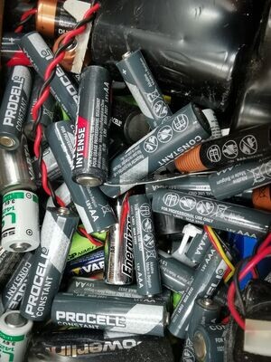 Batterien & Akkus