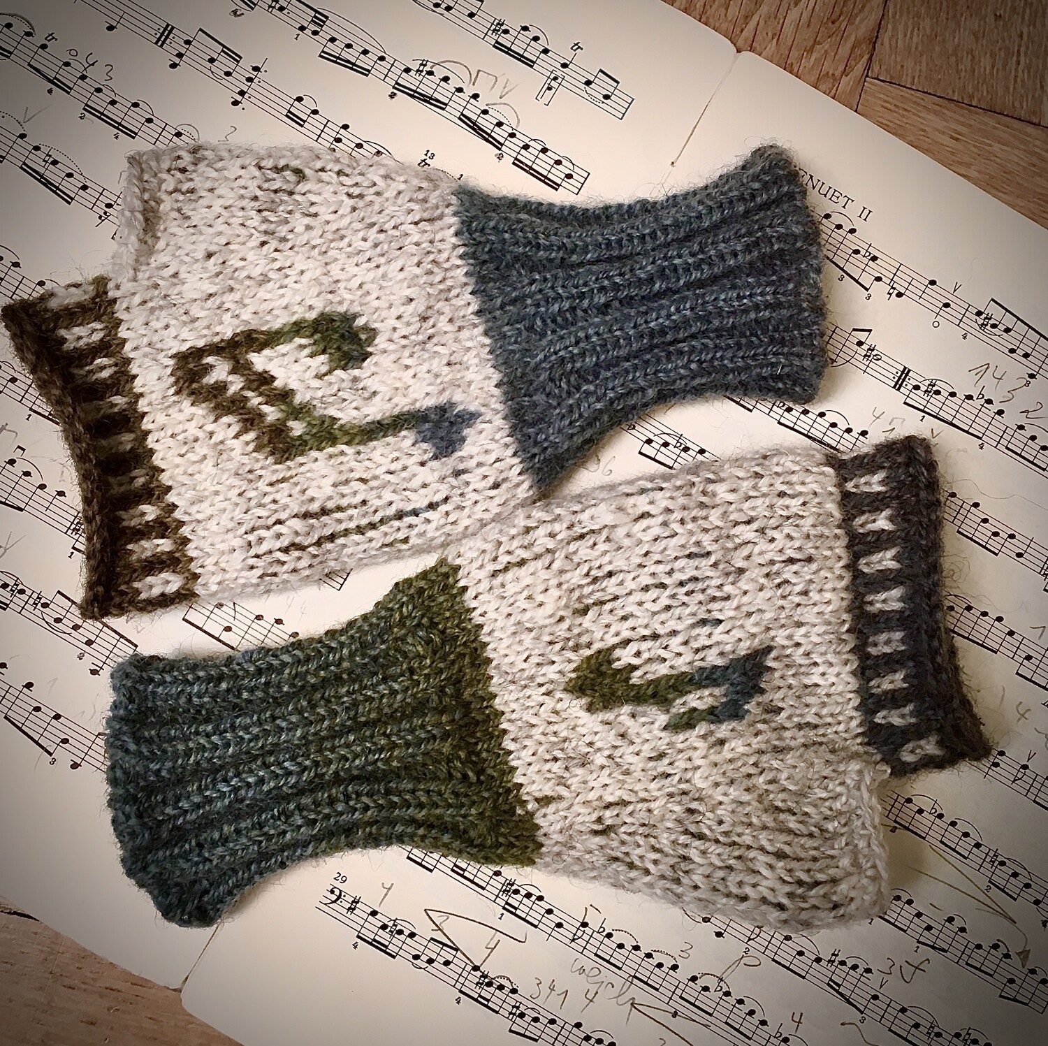 Handstulpen »Jungle Music« Strickanleitung