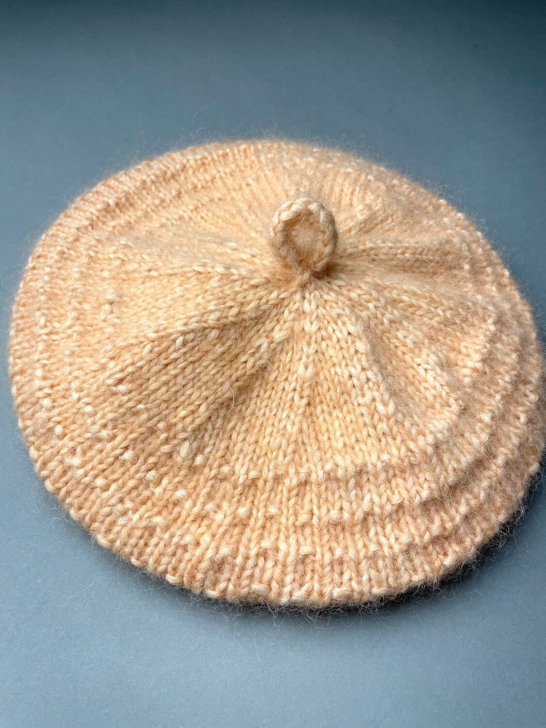 »My Fluffy«-Beret Strickanleitung