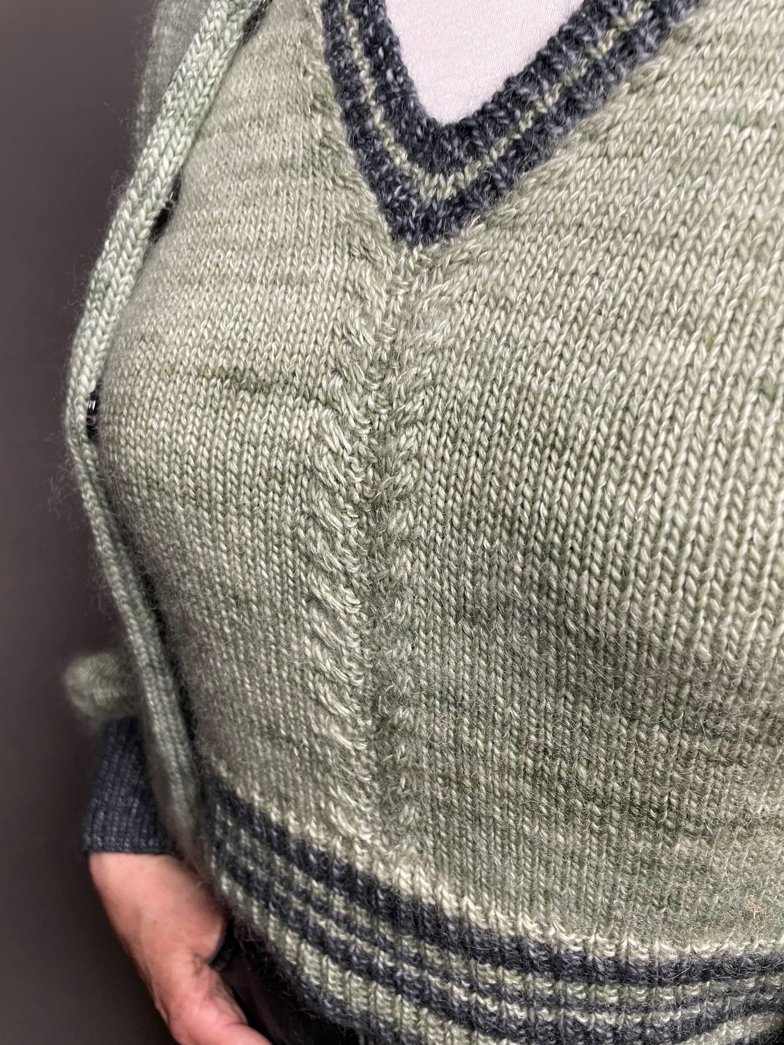 »MyCollege«-Slipover Strickanleitung