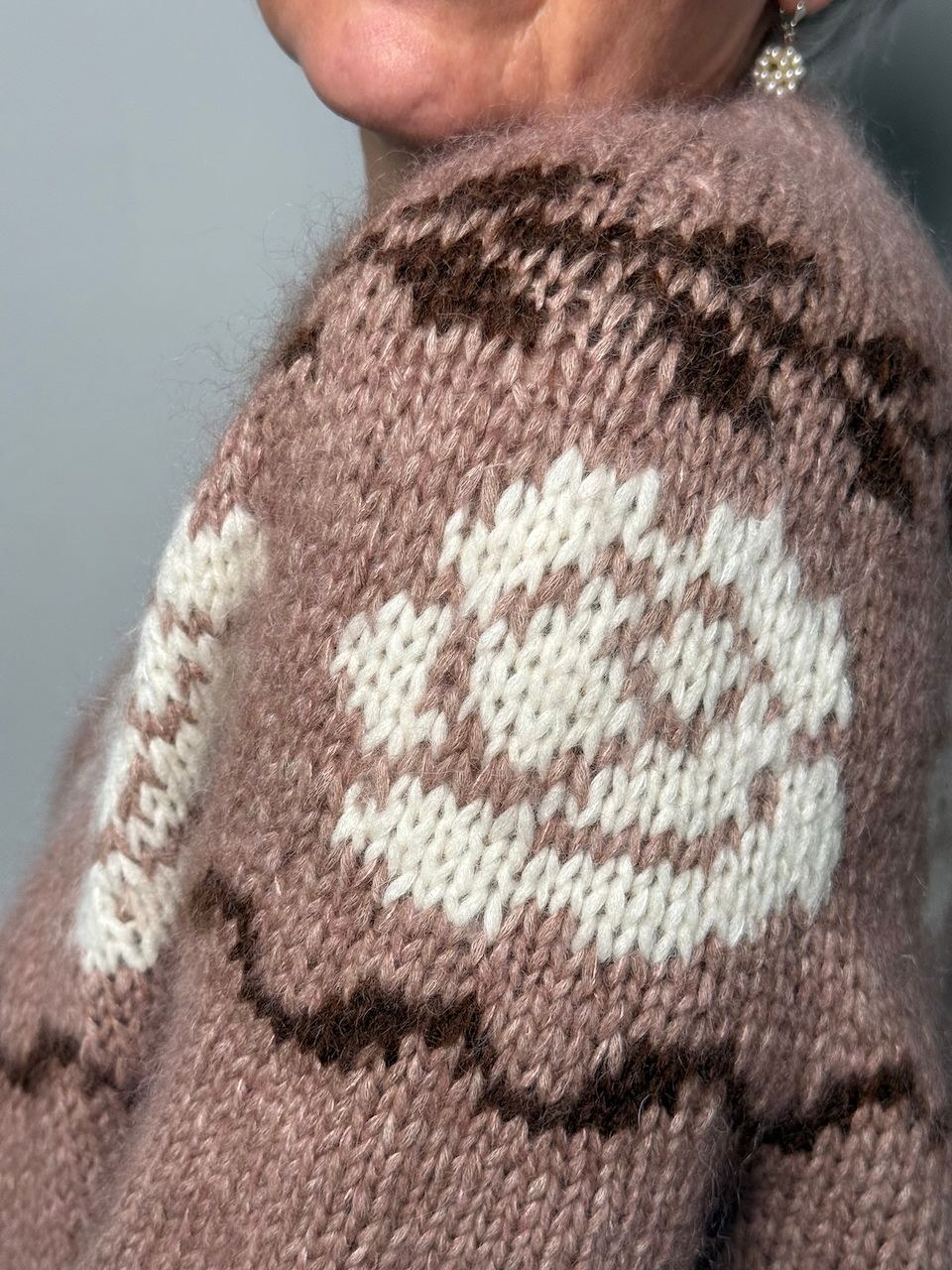 »Winter-Rose«-Sweater Strickanleitung »Winter-Rose«-Sweater Strickanleitung