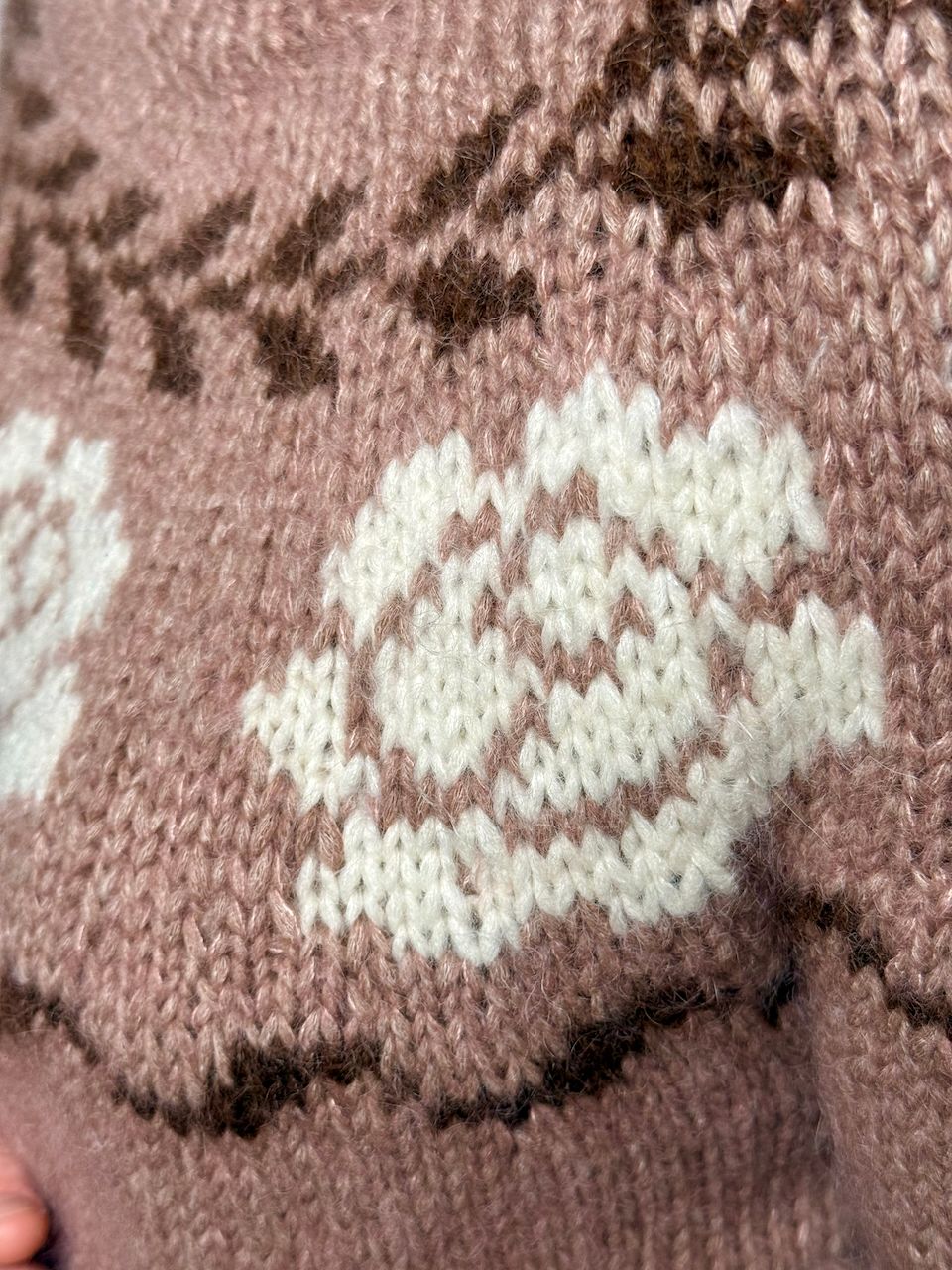 »Winter-Rose«-Sweater Strickanleitung »Winter-Rose«-Sweater Strickanleitung