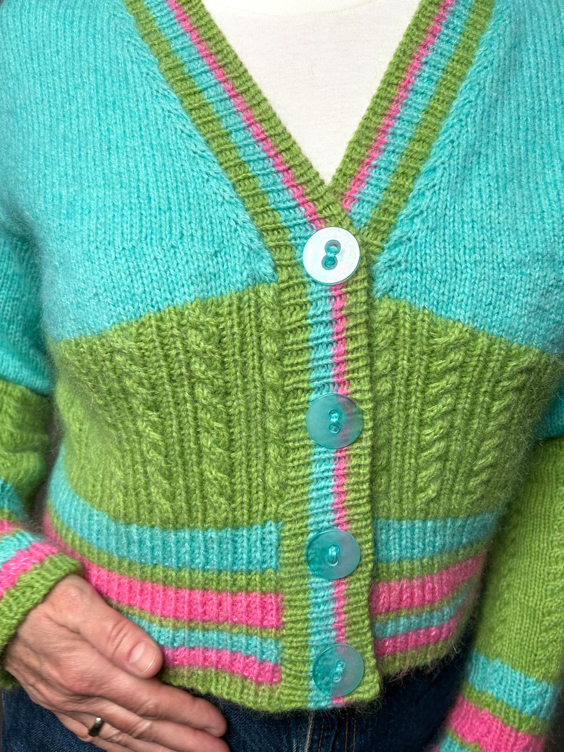 »MyCollege«-Cardigan Strickanleitung »MyCollege«-Cardigan Strickanleitung