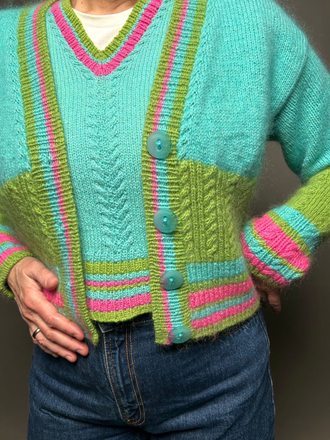 »MyCollege«-Cardigan Strickanleitung »MyCollege«-Cardigan Strickanleitung
