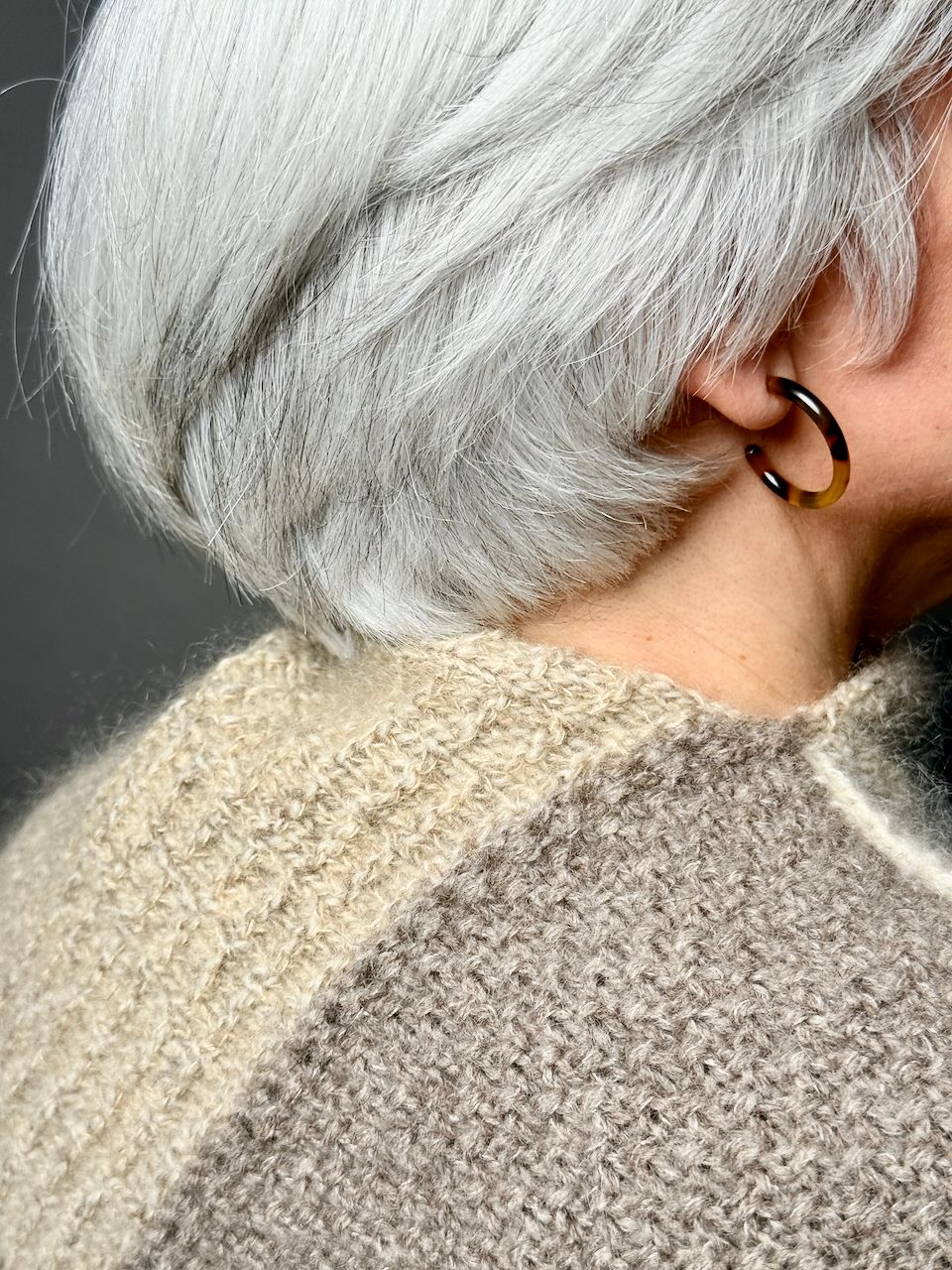 Poncho & Handstulpen »Louise« – Strickanleitung im 2er-Set