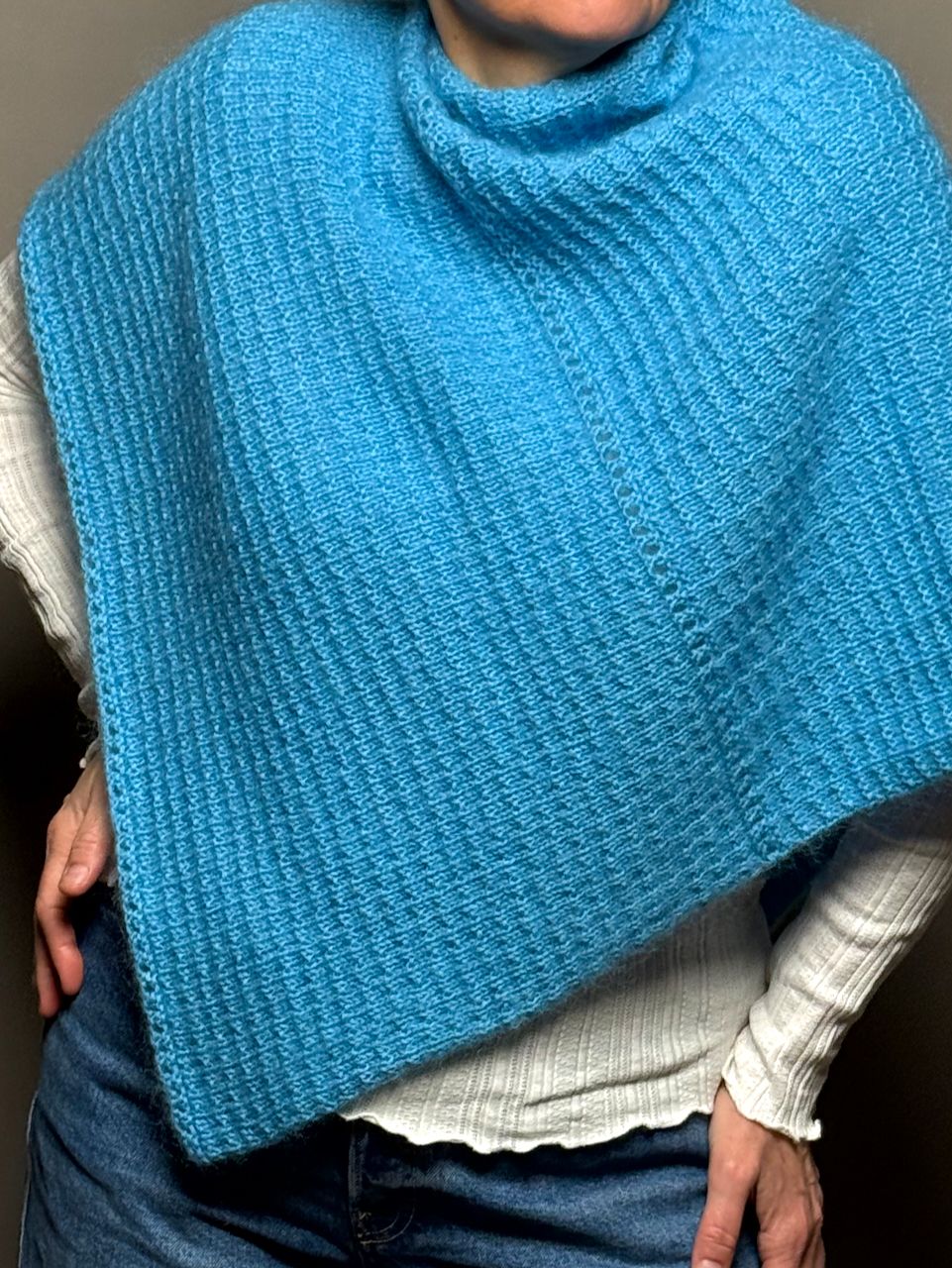 Poncho & Handstulpen »Louise« – Strickanleitung im 2er-Set