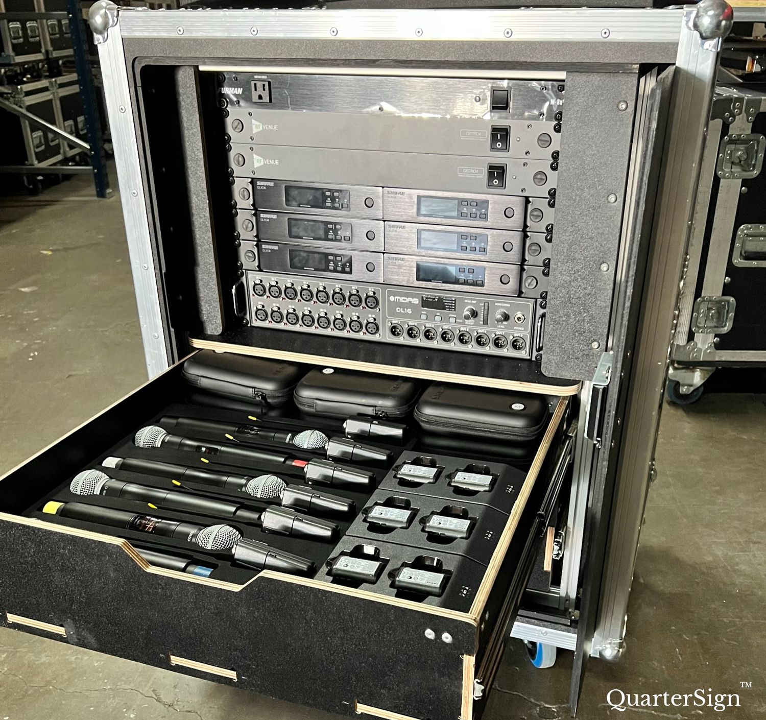 FLIGHT CASE - 24 X 30 8U SLAM RACK WITH DRAWERS - LOCAL PICKUP ONLY