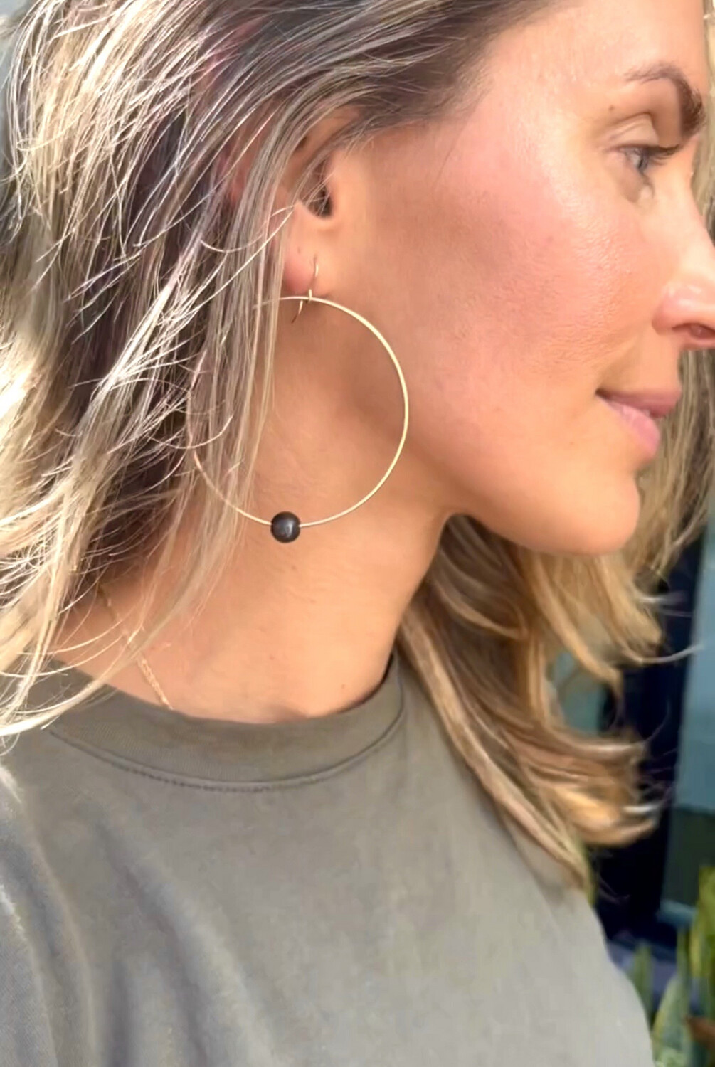 Extra Drop Hoop W/ Floating Black Pearl