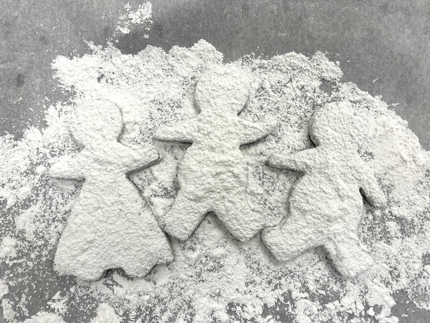  3 Sugar Dusted Gingerbread Cookies
