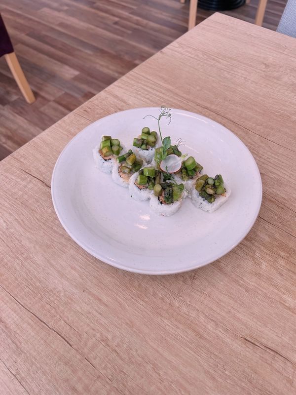Maki z zestawu miesiąca - Maki grillowany łosoś i szparagi 8 szt.