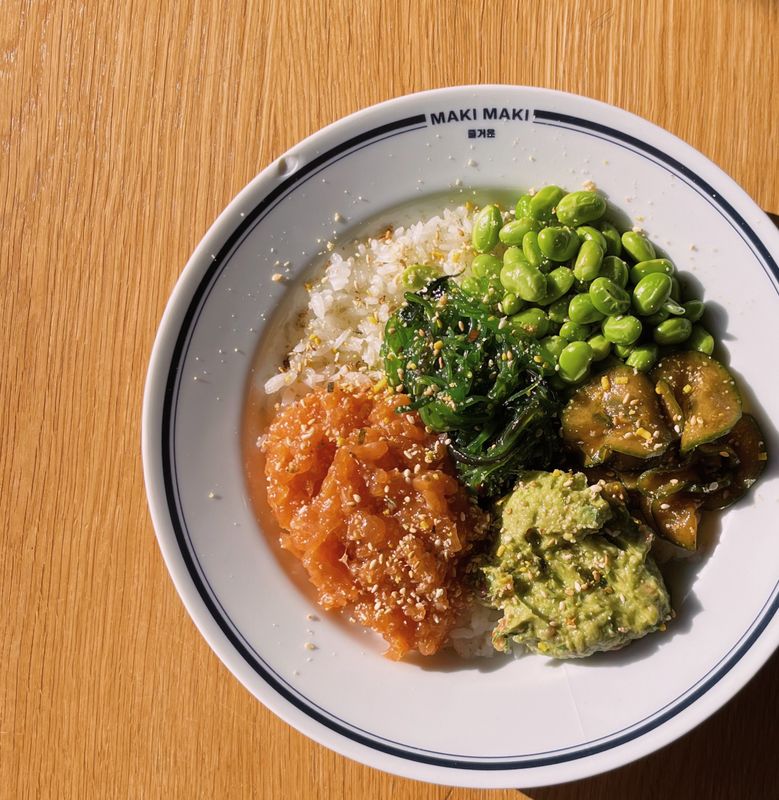 BOWL Z TATAREM Z ŁOSOSIA