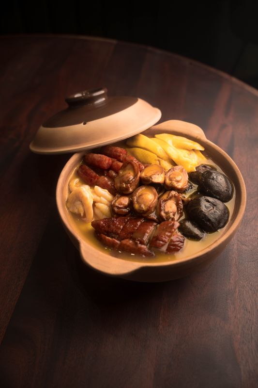 Abalone &amp; Fish maw Poon Choi in Golden Broth包罗万有盆菜