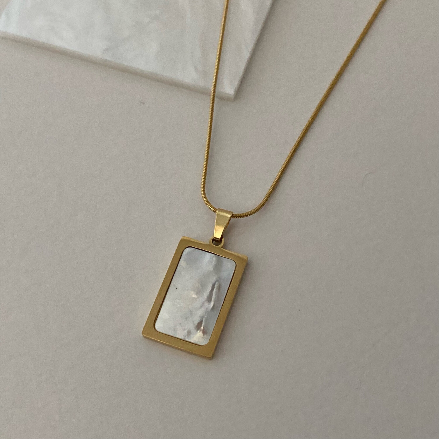 Collier &quot;The white&quot;
