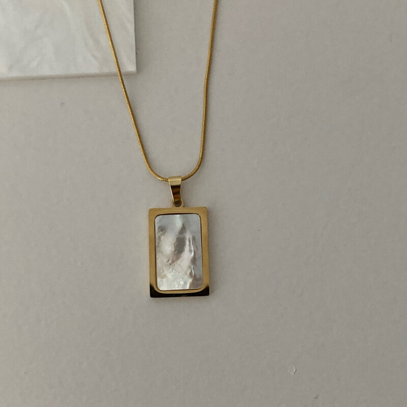 Collier "The white"