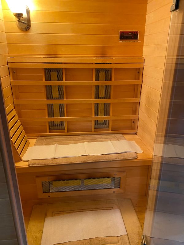 Infrared Sauna with Salt Treatment