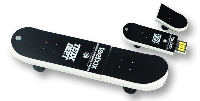 USB 16 GB PATINETE DECORADO