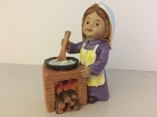 FIGURA COCINERA RESINA 9 CMS