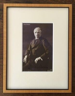 ​STRAUSS, RICHARD (1864-1949): Photographie mit eigenhändiger Unterschrift 