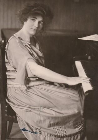 ​NEY, ELLY (1882-1968): Photographie mit eigenhändiger Unterschrift