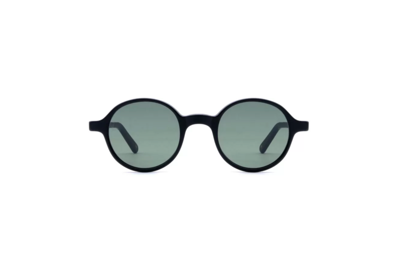 L.G.R  REUNION
Black Matt 22 // Flat Green G15