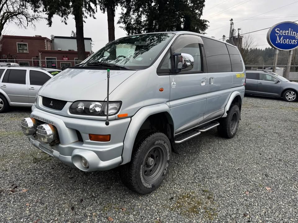 2002 Mitsubishi Delica Space Gear