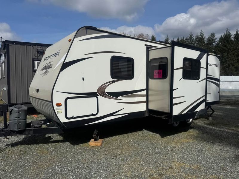2015 Keystone Vantage