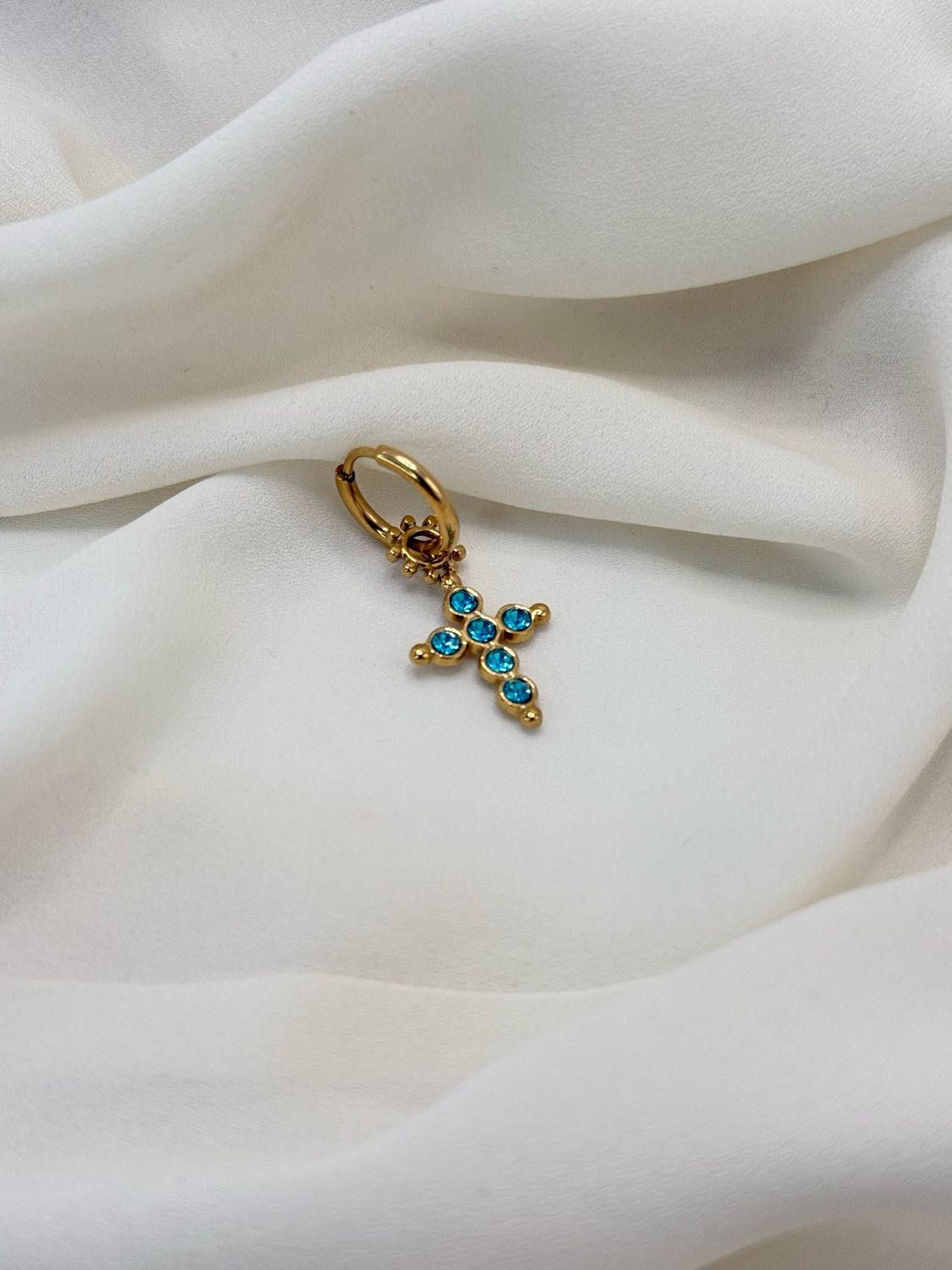 Hoop charm croce celeste