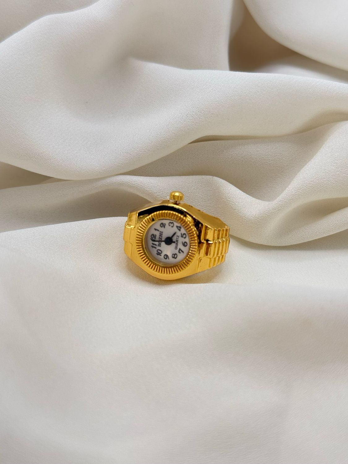 Anello clock white gold