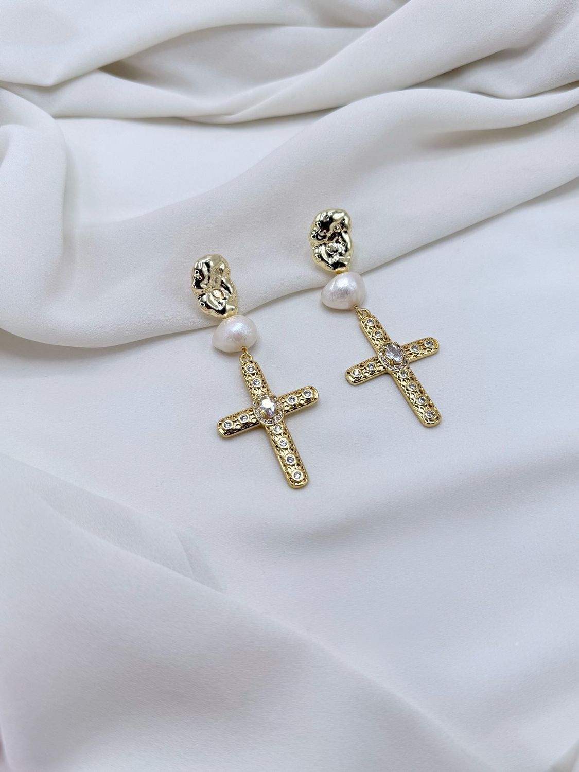 Orecchini croce shine e perla