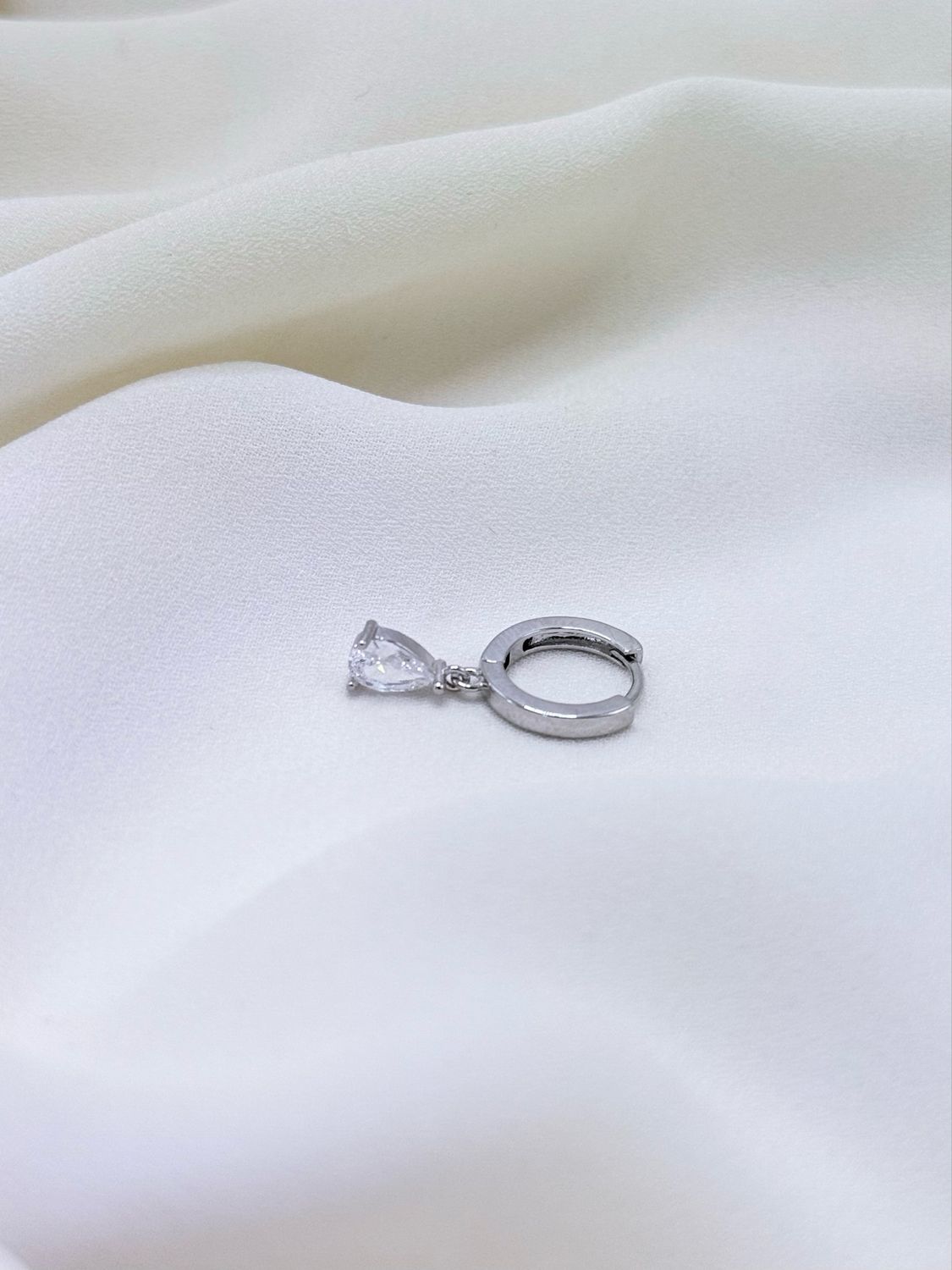 Hoop drop white silver