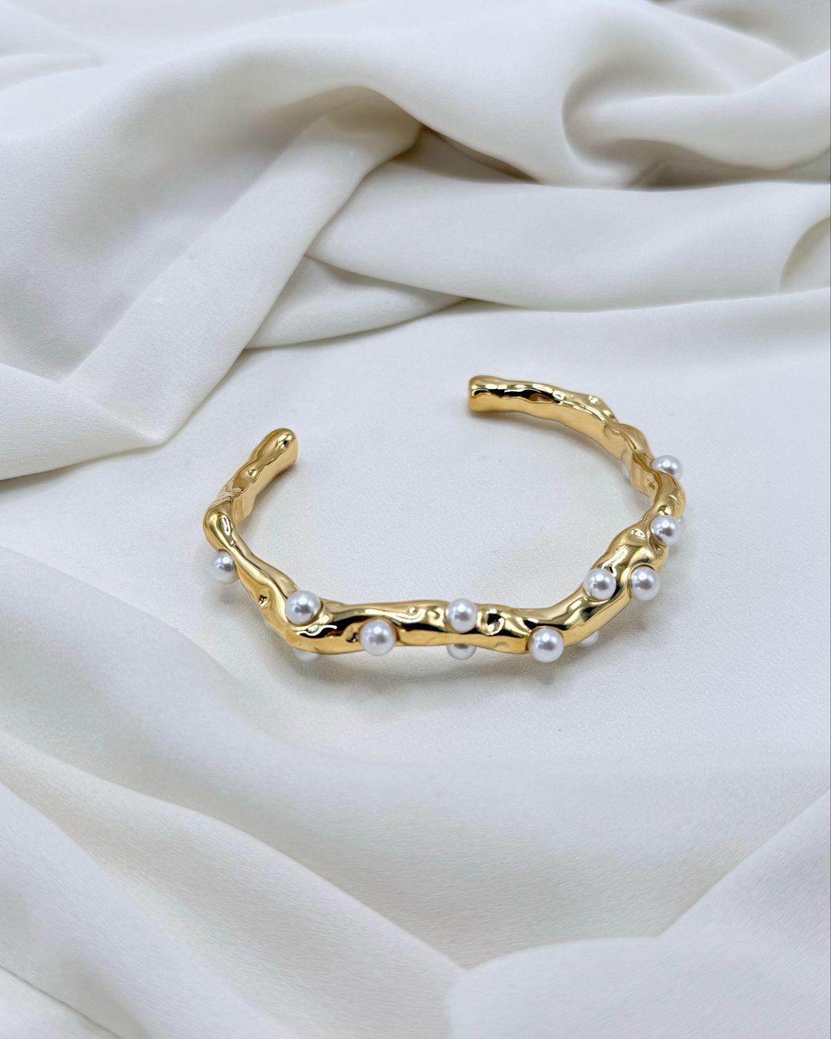 Bangle Gold demure
