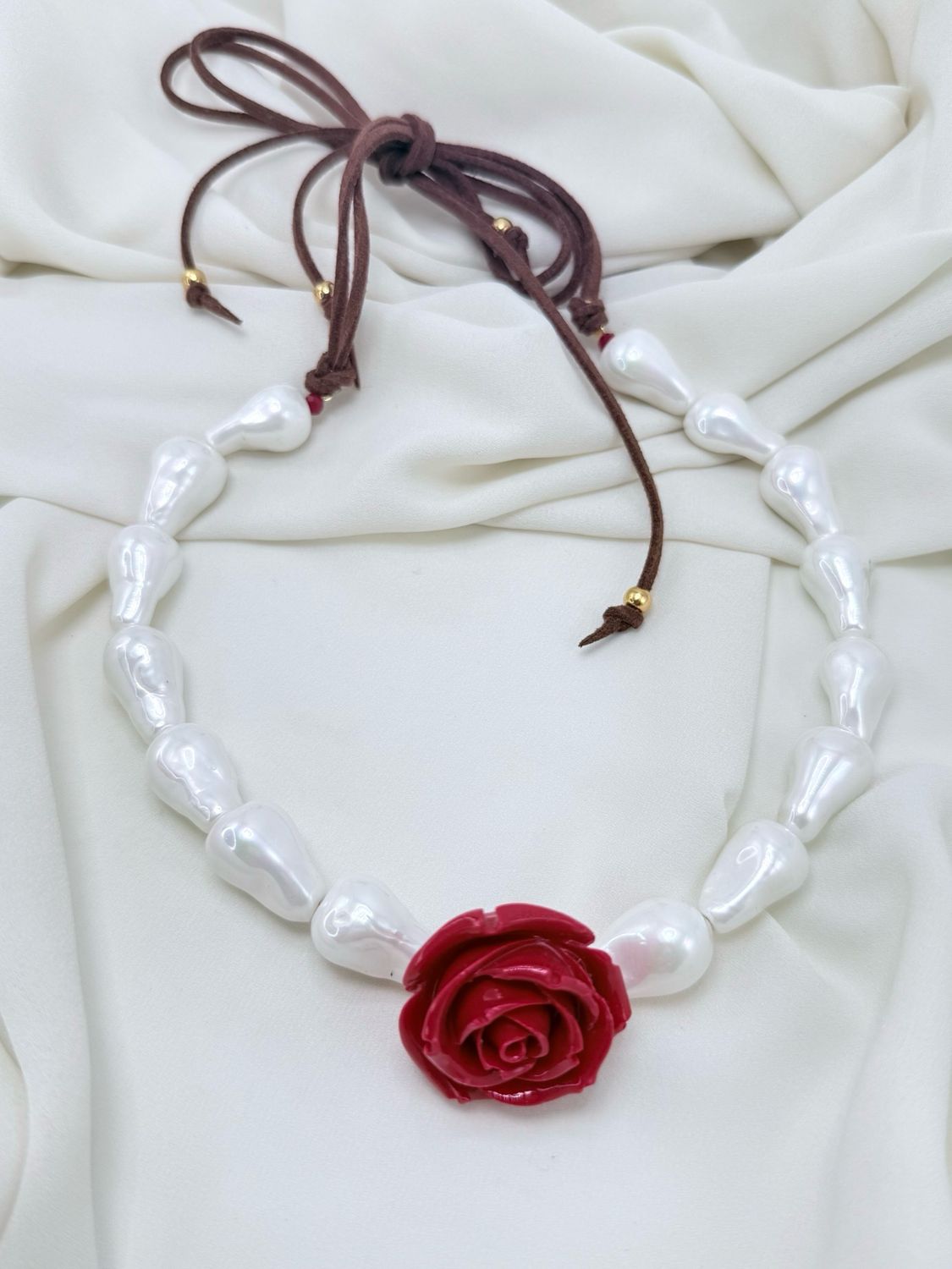 Choker red demure