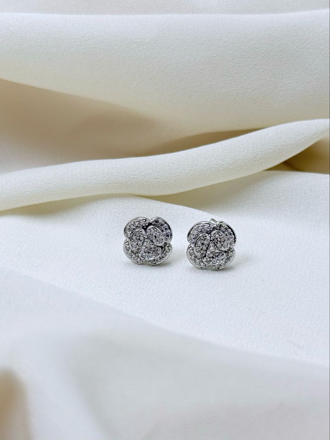 Orecchini camelie L silver
