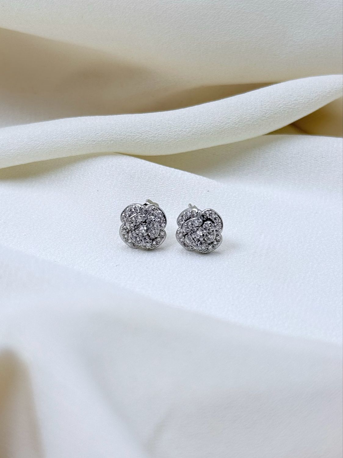 Oeecchini camelie M silver