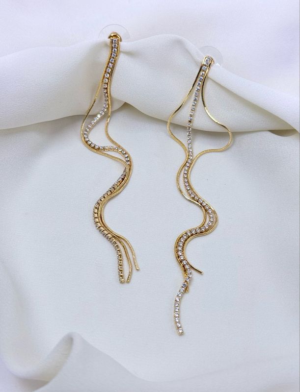 Orecchini long stelo gold