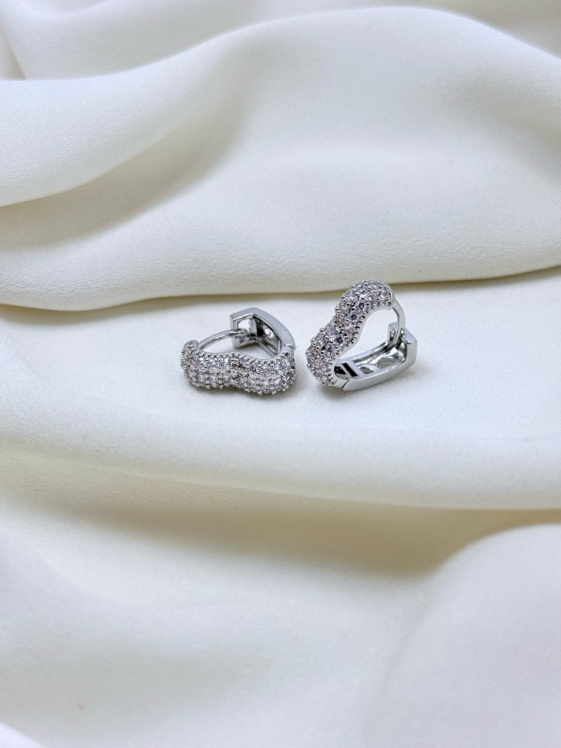 Hoops cuore pavè silver