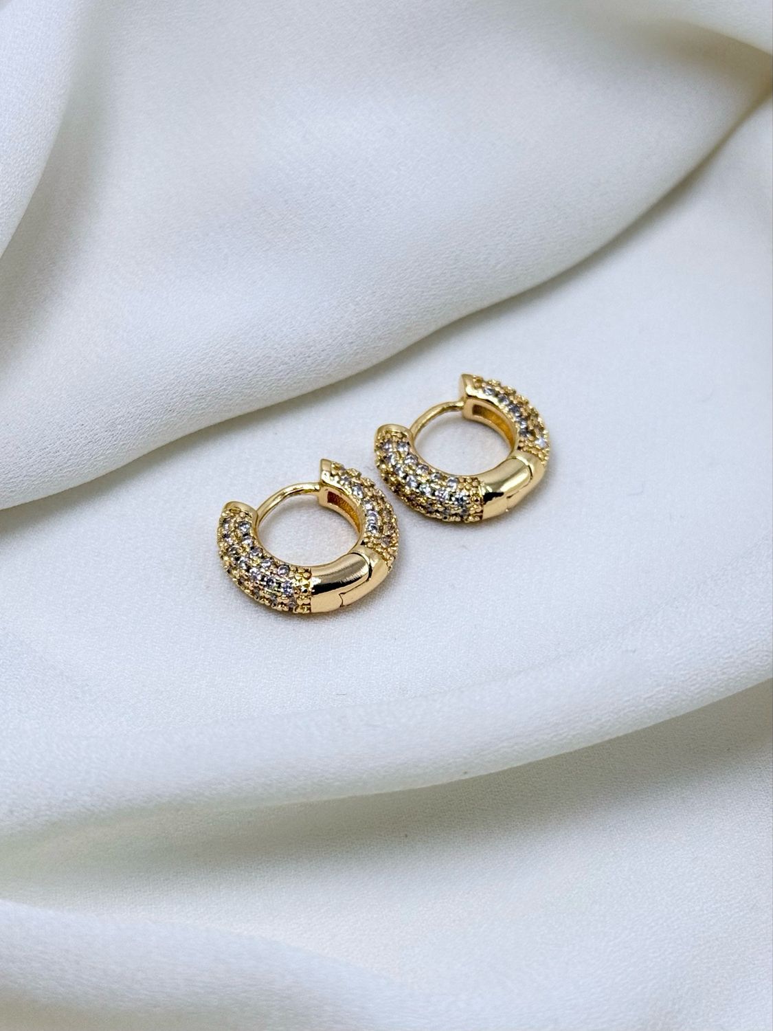 Hoops round pavè gold
