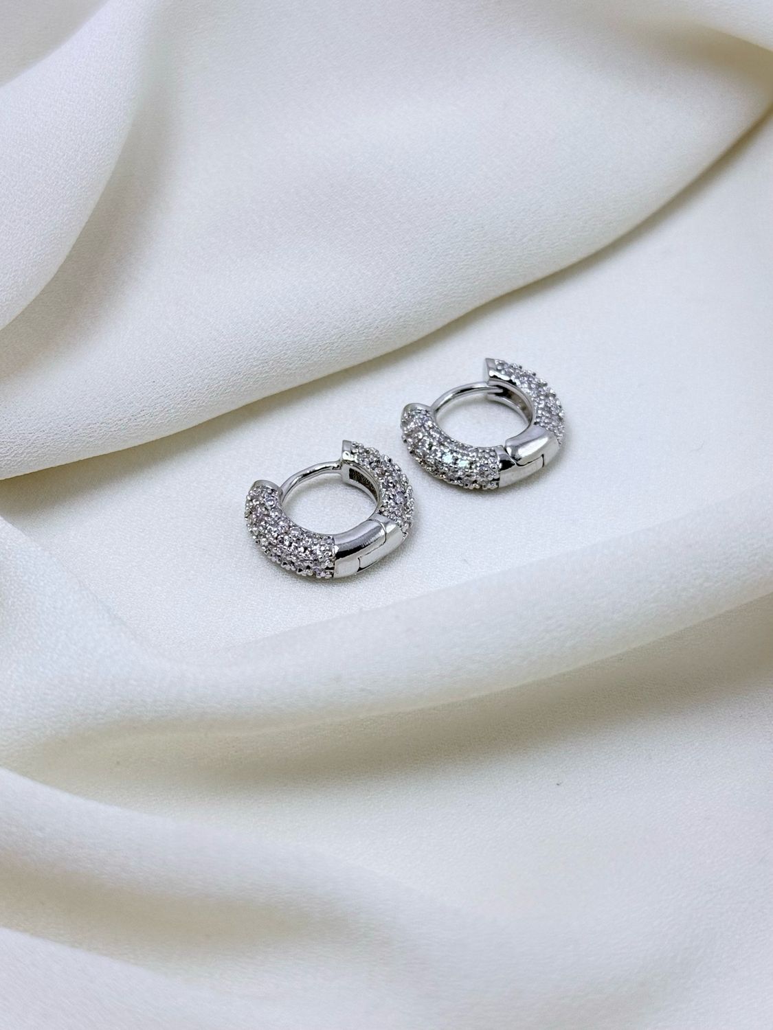 Hoops round pavè silver
