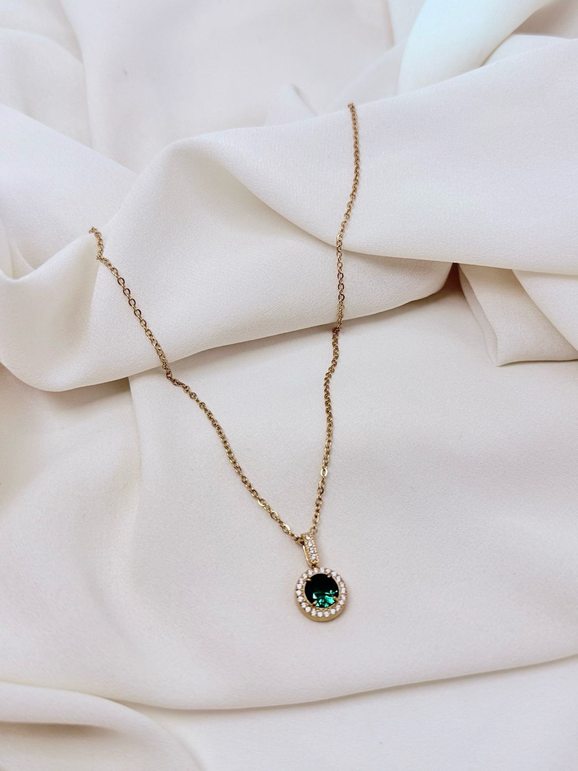 Collana punto luce verde