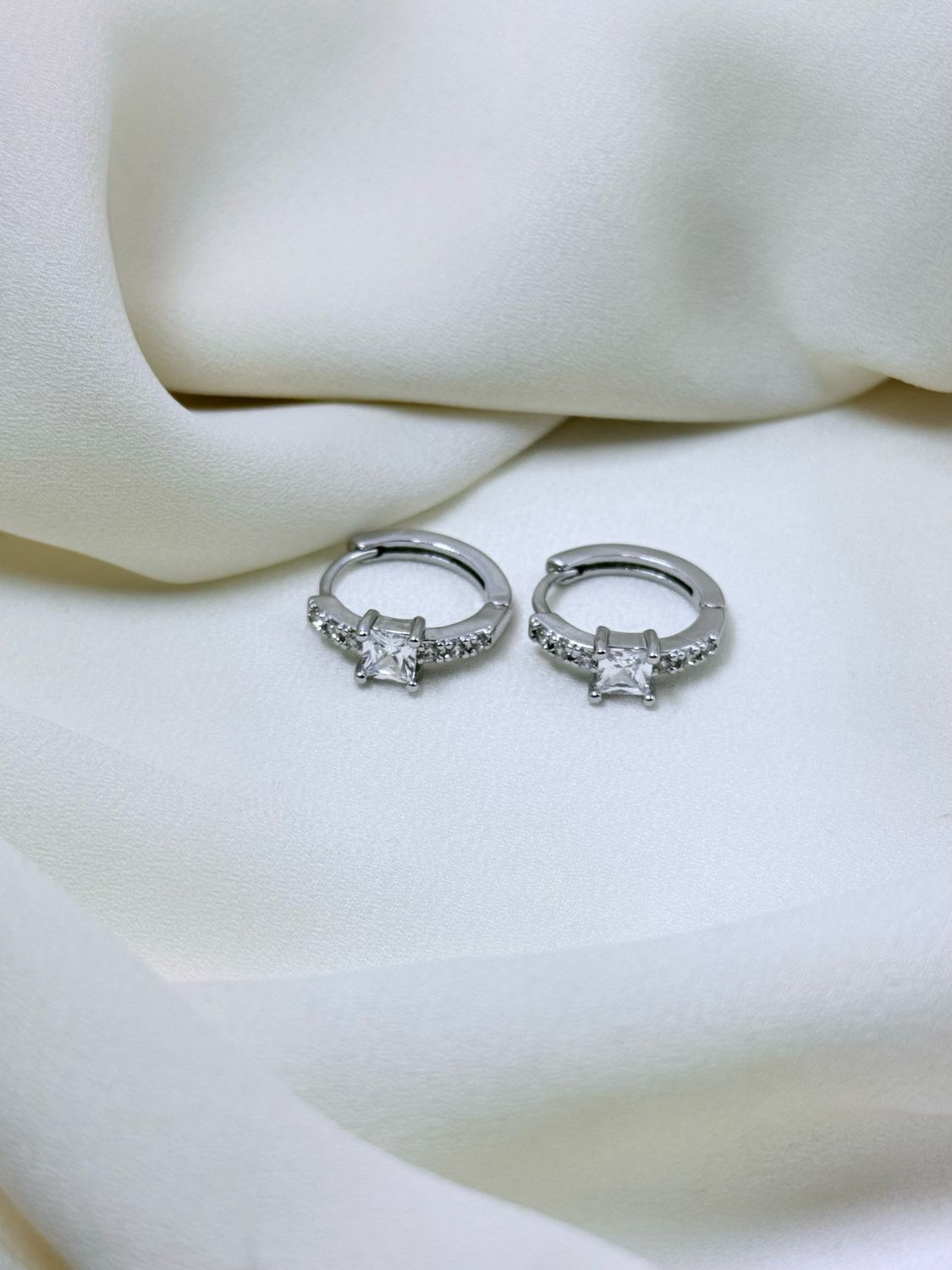 Hoops punto luce silver