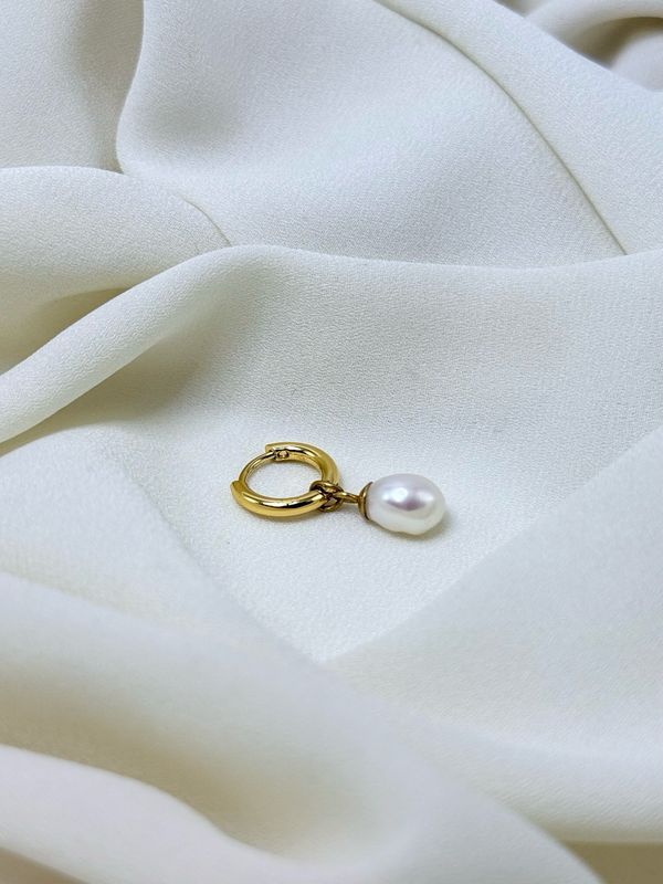 Orecchino charms perla gold