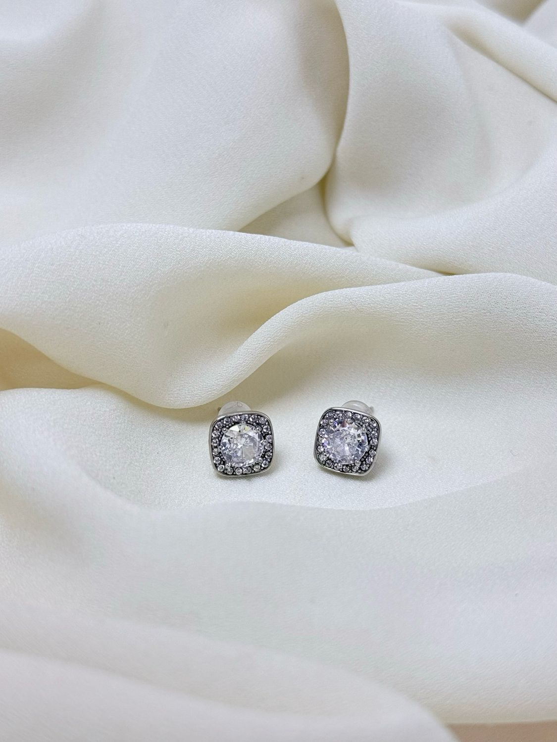 Orecchini mochi white silver