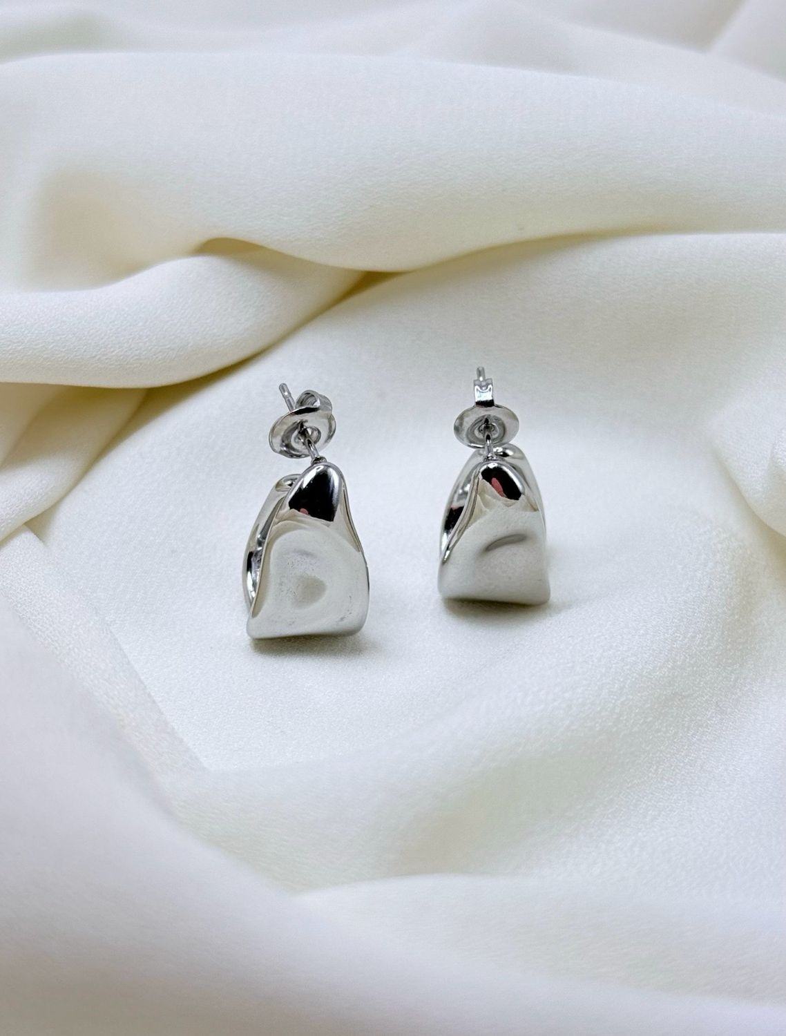 Orecchini versus silver