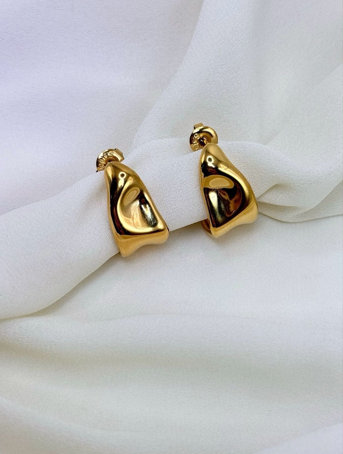 Orecchini versus Gold