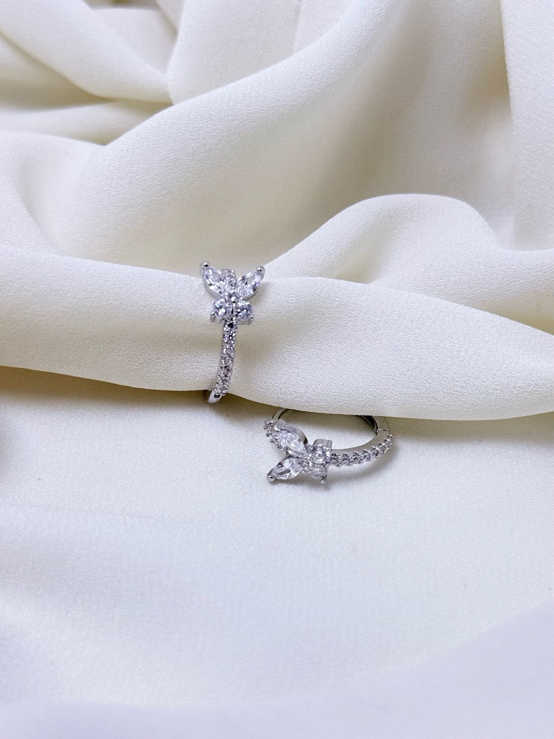 Hoop farfalle white silver