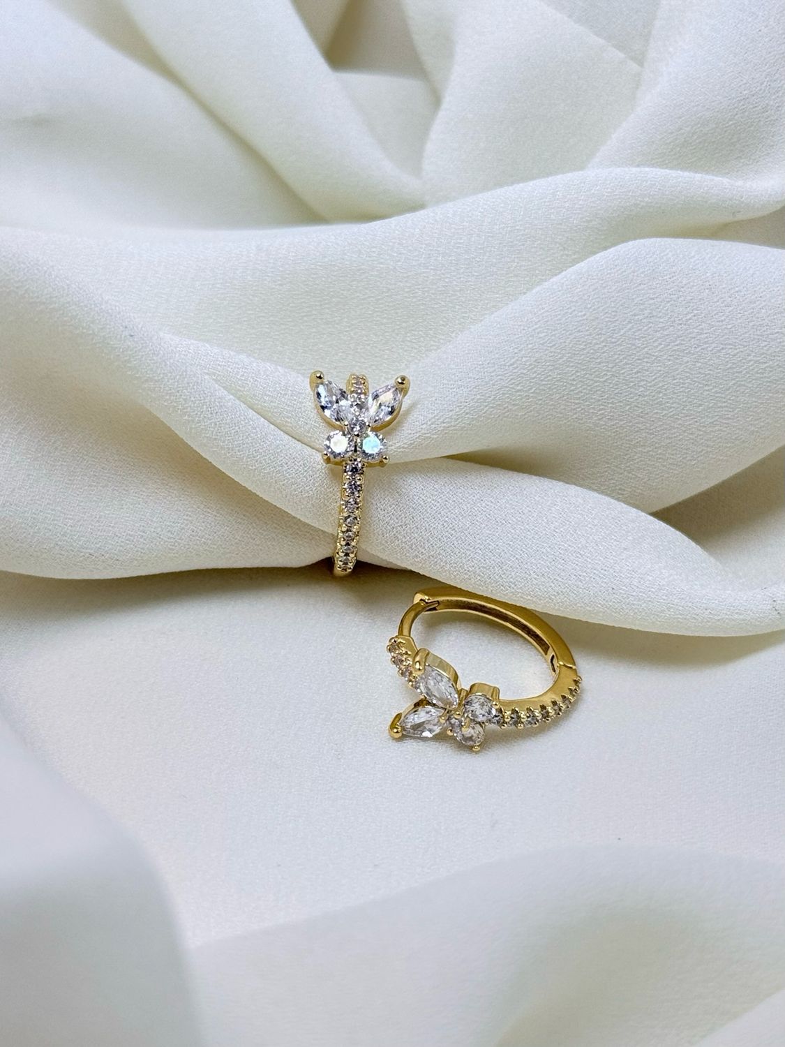 Hoop farfalle white gold