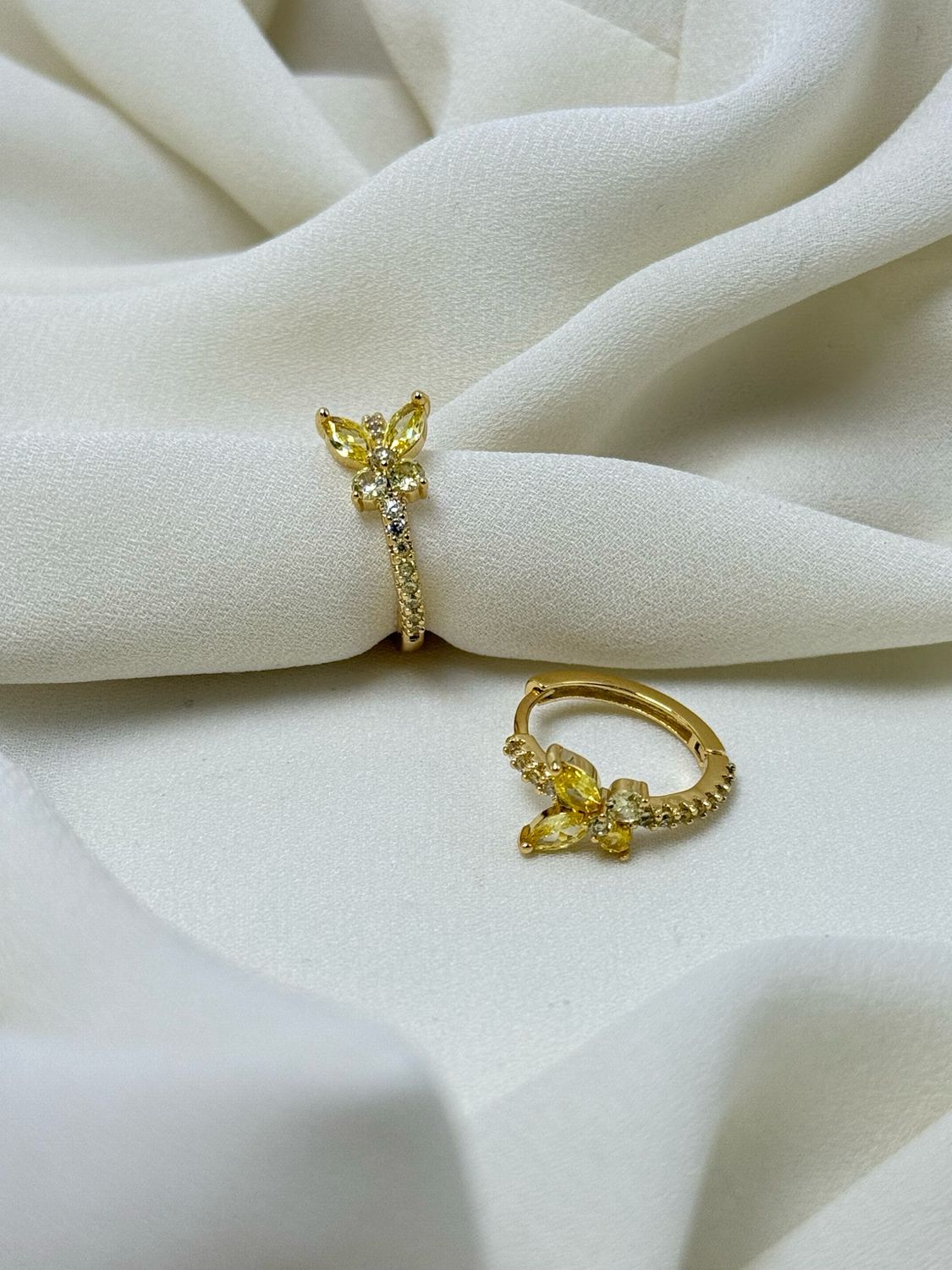 Hoop farfalle gialle gold
