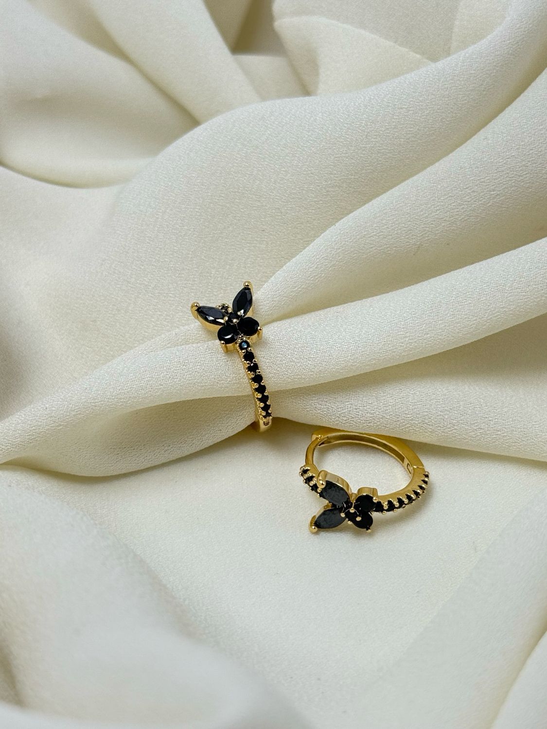 Hoop farfalle nere gold